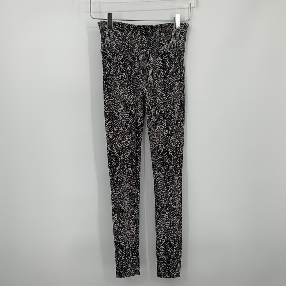 SPANX Faux leather compression leggings snake print black gray women Small